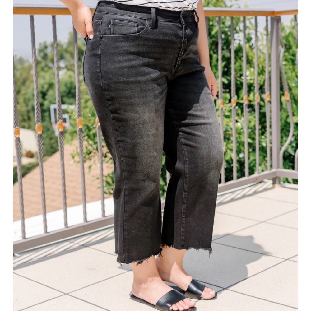 Judy blue raw hem cropped jeans